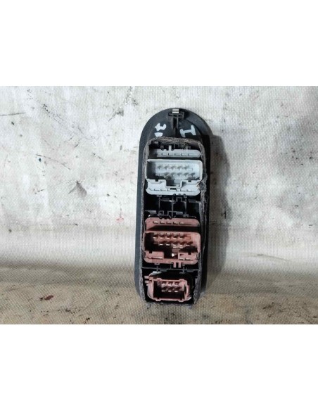 MANDO ELEVALUNAS DELANTERO IZQUIERDO RENAULT MEGANE II CLASSIC BERLINA - 256710