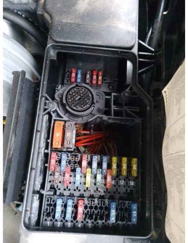 CAJA RELES / FUSIBLES MERCEDES-BENZ CLASE E (BM...