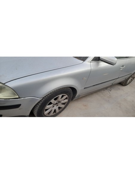 ALETA DELANTERA IZQUIERDA VOLKSWAGEN PASSAT BERLINA (3B3) - 267441