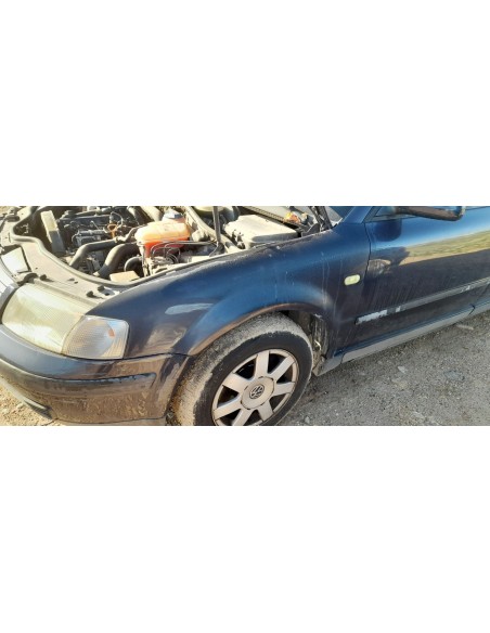 ALETA DELANTERA IZQUIERDA VOLKSWAGEN PASSAT BERLINA (3B2) - 271079