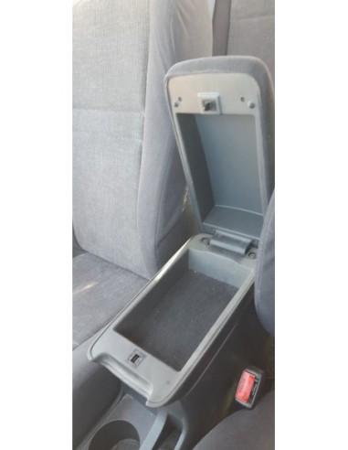 APOYABRAZOS CENTRAL TOYOTA COROLLA (E12) - 271113