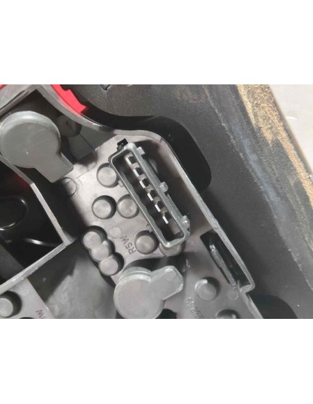 PILOTO TRASERO IZQUIERDO TOYOTA AVENSIS BERLINA (T25) - 272019