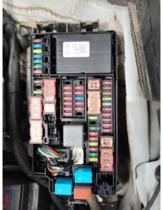 CAJA RELES / FUSIBLES TOYOTA COROLLA TOURING SPORTS (E21)...