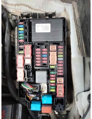 CAJA RELES / FUSIBLES TOYOTA COROLLA TOURING...