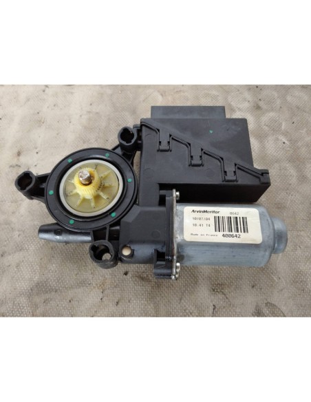 MOTOR ELEVALUNAS DELANTERO DERECHO VOLKSWAGEN POLO IV (9N1) - 114322