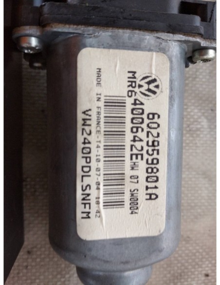 MOTOR ELEVALUNAS DELANTERO DERECHO VOLKSWAGEN POLO IV (9N1) - 114322