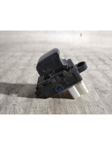 MANDO ELEVALUNAS DELANTERO DERECHO NISSAN MICRA (K12E) - 142226