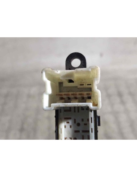MANDO ELEVALUNAS DELANTERO DERECHO NISSAN MICRA (K12E) - 142226