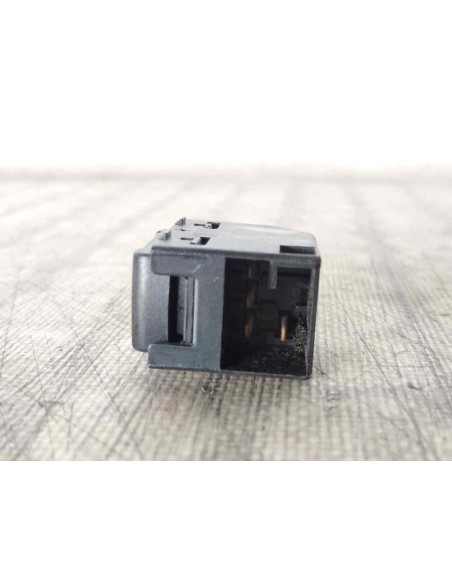 MANDO ELEVALUNAS DELANTERO DERECHO VOLKSWAGEN GOLF IV BERLINA (1J1)(10 1997) - 96224