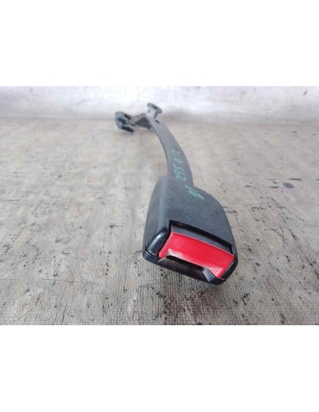 ENGANCHE CINTURON DELANTERO IZQUIERDO VOLKSWAGEN GOLF IV BERLINA (1J1)(10 1997) - 146444