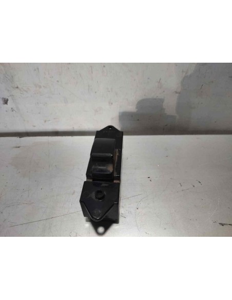 MANDO ELEVALUNAS DELANTERO DERECHO MITSUBISHI L200 (KA0/KB0) - 204551