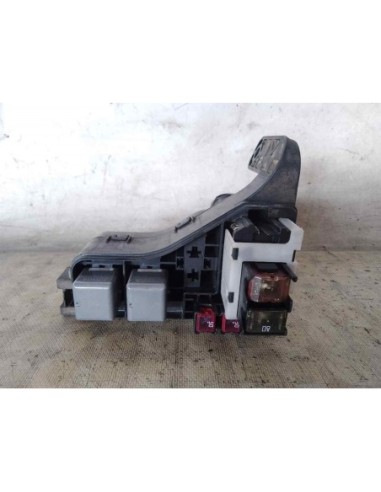 CAJA RELES / FUSIBLES TOYOTA AVENSIS BERLINA...