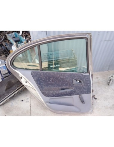 PUERTA TRASERA IZQUIERDA RENAULT MEGANE I BERL...