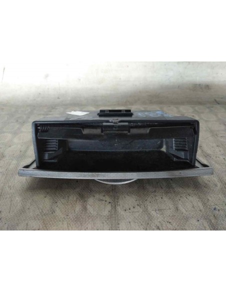 CENICERO TOYOTA COROLLA (E12) - 114954