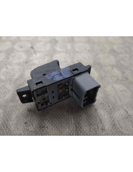 MANDO ELEVALUNAS DELANTERO DERECHO SSANGYONG KORANDO - 134172