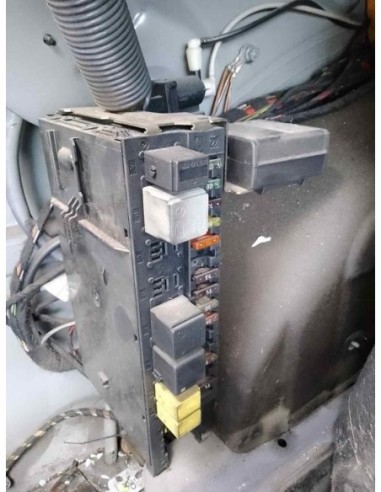 CAJA RELES / FUSIBLES MERCEDES-BENZ CLASE C (BM...