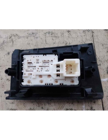 MANDO ELEVALUNAS TRASERO DERECHO TOYOTA AURIS (E18) - 194808
