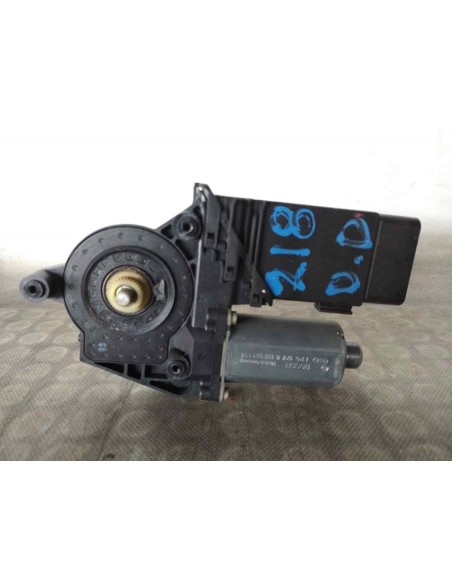 MOTOR ELEVALUNAS DELANTERO DERECHO VOLKSWAGEN PASSAT BERLINA (3B3) - 125839