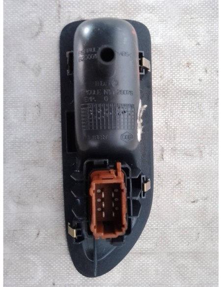 MANDO ELEVALUNAS TRASERO IZQUIERDO RENAULT CLIO II FASE I (B/CB0) - 104132