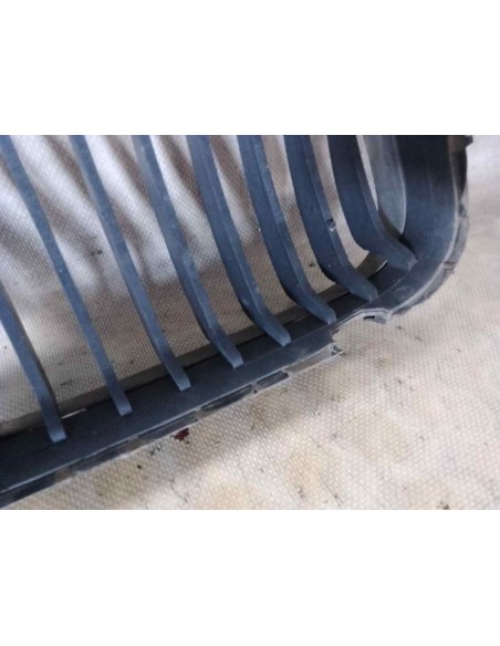 REJILLA DELANTERA BMW SERIE 3 BERLINA (E46) - 240622