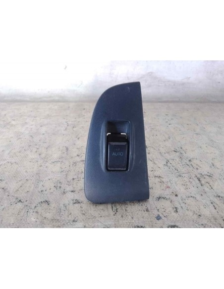 MANDO ELEVALUNAS DELANTERO DERECHO TOYOTA AVENSIS BERLINA (T25) - 200367