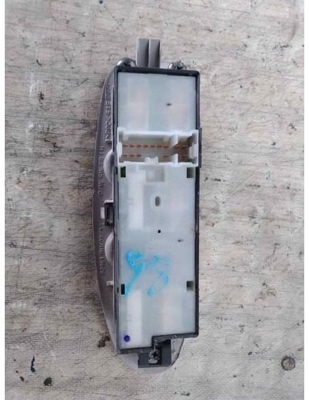 MANDO ELEVALUNAS DELANTERO IZQUIERDO NISSAN ALMERA TINO (V10M) - 98417