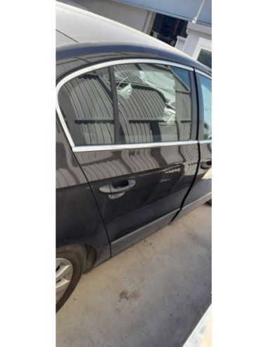 PUERTA TRASERA DERECHA VOLKSWAGEN PASSAT...