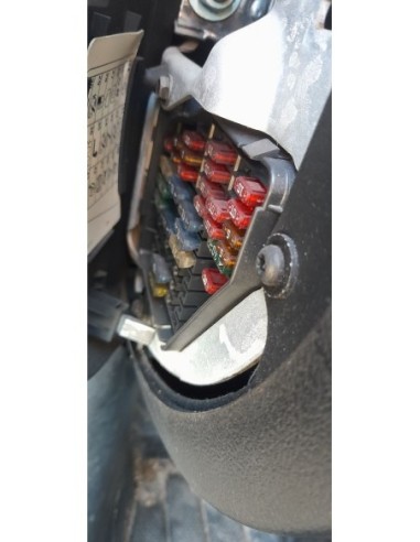 CAJA RELES / FUSIBLES VOLKSWAGEN PASSAT BERLINA...