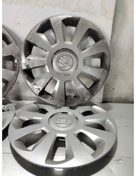 TAPACUBOS SKODA  - 273642