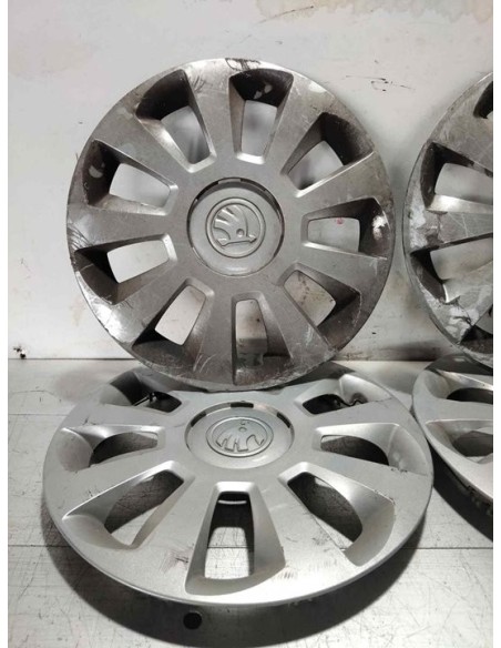 TAPACUBOS SKODA  - 273642