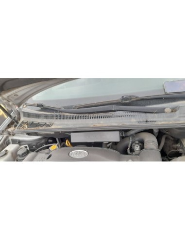 BRAZO LIMPIA DELANTERO DERECHO KIA CARNIVAL -...