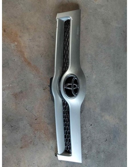 REJILLA DELANTERA TOYOTA COROLLA VERSO (R1) - 278753